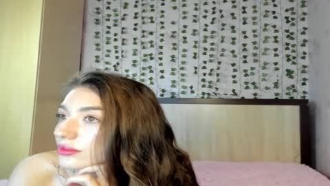 Snapshot of melissa_milton chatting on November 2025 05:00:01 PM Melissa - Your Dream Girl online show from November 2025 05:00:01 PM