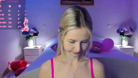 Snapshot of mellina_tey chatting on February 2026 09:42:01 PM Mellina online show from February 2026 09:42:01 PM