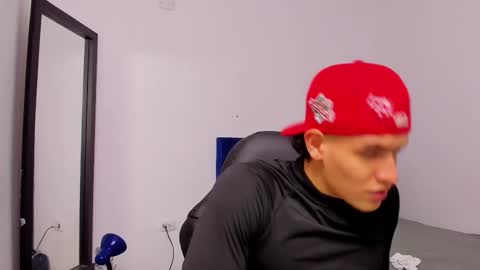 Snapshot of mellow_cole chatting on November 2025 10:42:02 PM Mellow Baby online show from November 2025 10:42:02 PM