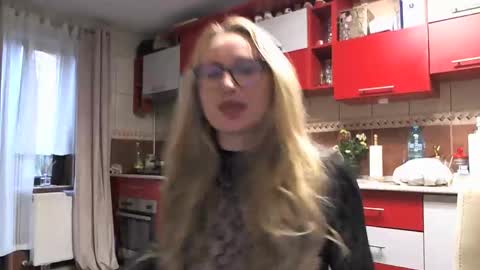 Melly online show from October 2025 07:12:01 AM