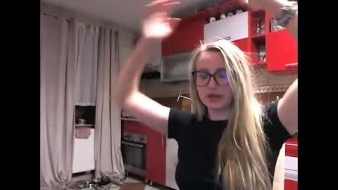 Snapshot of melly_rosey chatting on February 2026 10:50:01 PM Melly online show from February 2026 10:50:01 PM