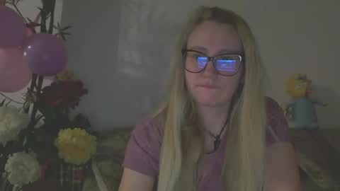 Snapshot of melly_rosey chatting on February 2026 09:33:02 PM Melly online show from February 2026 09:33:02 PM