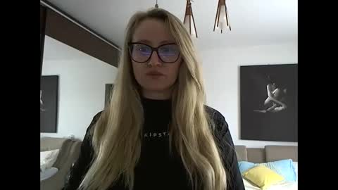 Snapshot of melly_rosey chatting on February 2026 11:22:02 AM Melly online show from February 2026 11:22:02 AM