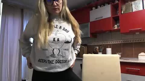 Snapshot of melly_rosey chatting on February 2026 06:57:02 AM Melly online show from February 2026 06:57:02 AM