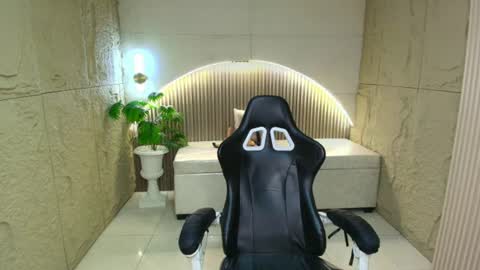 Snapshot of melody_clum chatting on June 2026 01:36:01 PM melody_clum online show from June 2026 01:36:01 PM