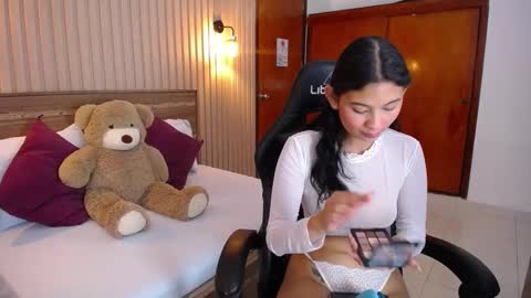 Snapshot of melody_flowers chatting on December 2024 12:18:02 PM Melody online show from December 2024 12:18:02 PM