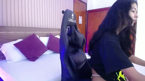 Snapshot of melody_flowers chatting on December 2024 12:14:02 PM Melody online show from December 2024 12:14:02 PM