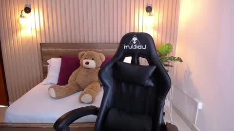 Snapshot of melody_flowers chatting on December 2024 12:23:01 PM Melody online show from December 2024 12:23:01 PM