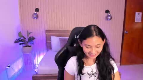 Snapshot of melody_flowers chatting on December 2024 03:24:02 PM Melody online show from December 2024 03:24:02 PM