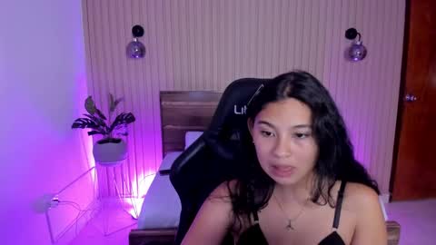 Snapshot of melody_flowers chatting on January 2025 03:51:01 PM Melody online show from January 2025 03:51:01 PM