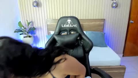 Snapshot of melody_flowers chatting on January 2025 12:15:02 PM Melody online show from January 2025 12:15:02 PM