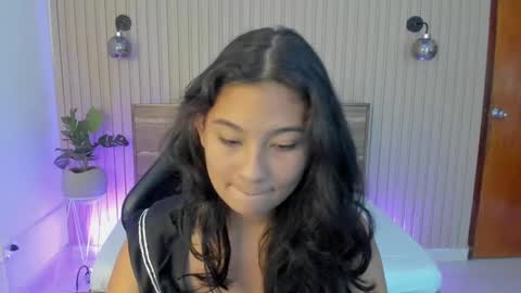 Snapshot of melody_flowers chatting on January 2025 01:21:02 PM Melody online show from January 2025 01:21:02 PM