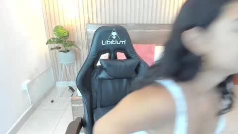 Snapshot of melody_flowers chatting on February 2025 12:08:01 PM Melody online show from February 2025 12:08:01 PM