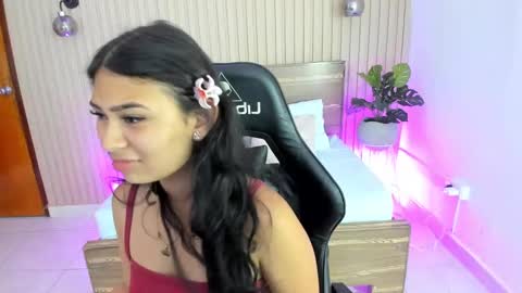 Snapshot of melody_flowers chatting on February 2025 03:25:02 PM Melody online show from February 2025 03:25:02 PM