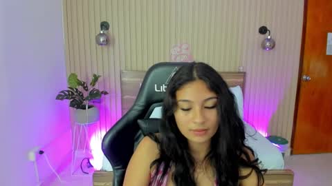 Snapshot of melody_flowers chatting on March 2025 03:28:02 PM Melody online show from March 2025 03:28:02 PM