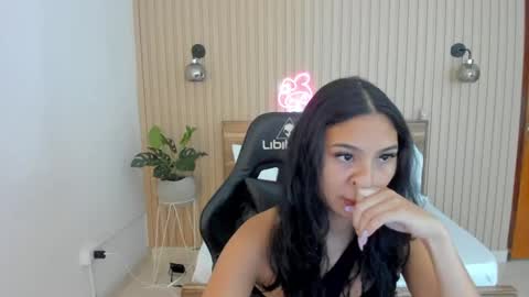 Snapshot of melody_flowers chatting on March 2025 12:20:01 PM Melody online show from March 2025 12:20:01 PM