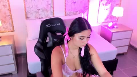 Snapshot of melody_flowers chatting on September 2025 12:32:02 PM Melody online show from September 2025 12:32:02 PM