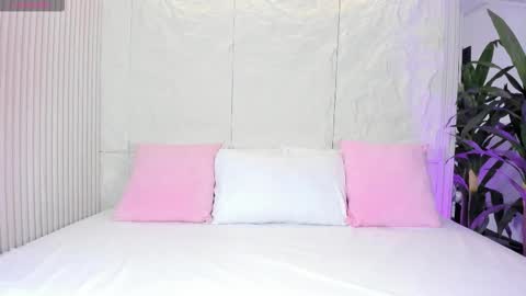 Snapshot of melody_leiton_ chatting on September 2025 11:43:01 AM Melody online show from September 2025 11:43:01 AM