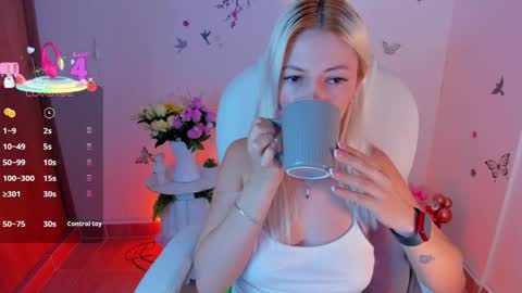 Snapshot of melody_starr chatting on June 2026 11:26:02 AM melody_starr online show from June 2026 11:26:02 AM