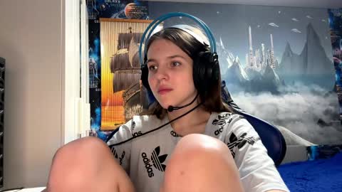Hi Im Aria 18 years old online show from April 2026 02:51:02 PM