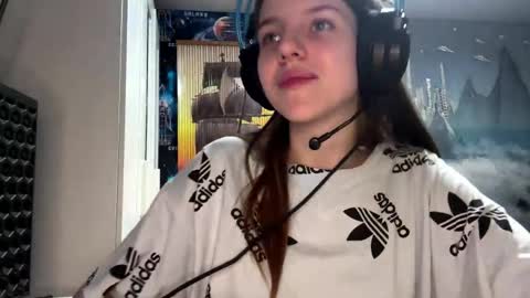 Hi Im Aria 18 years old online show from April 2026 03:27:01 PM