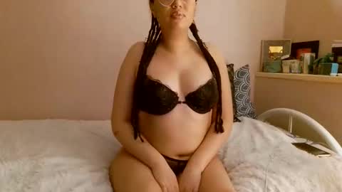 Melyssaluv online show from December 2025 02:17:01 AM