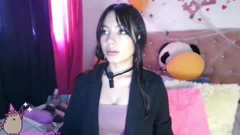 Snapshot of mena_hicks chatting on October 2025 08:29:02 PM Heart online show from October 2025 08:29:02 PM