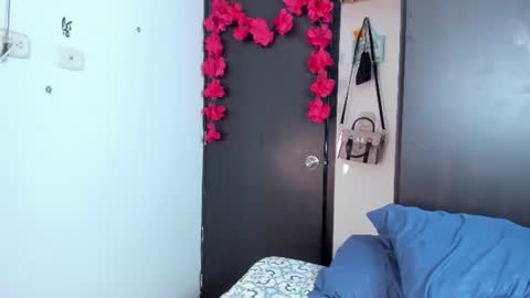 Snapshot of mensia_hernandez chatting on July 2026 01:04:02 PM Princess Mensia online show from July 2026 01:04:02 PM