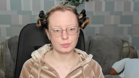 meowcr online show from December 2025 02:39:01 AM