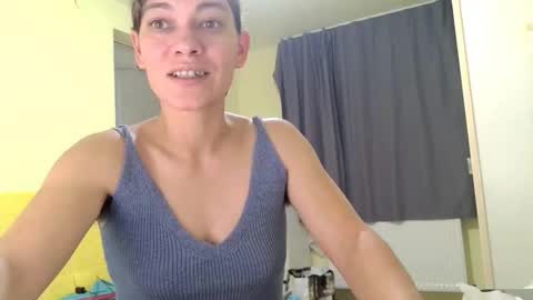 Snapshot of merciylove chatting on November 2025 02:17:01 PM Miss Helena online show from November 2025 02:17:01 PM