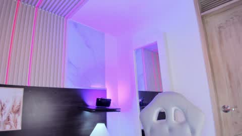 Snapshot of meredith_spencer chatting on February 2025 07:20:02 PM meredith_spencer online show from February 2025 07:20:02 PM