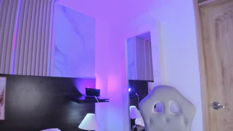 Snapshot of meredith_spencer chatting on February 2025 10:52:02 PM meredith_spencer online show from February 2025 10:52:02 PM