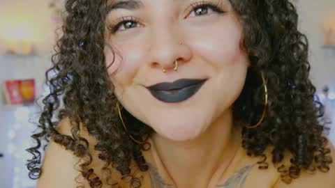 Snapshot of merida_bell18 chatting on December 2024 02:12:01 AM Merida Bell online show from December 2024 02:12:01 AM