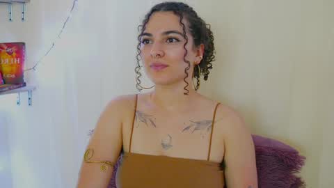 Snapshot of merida_bell18 chatting on December 2024 02:10:02 AM Merida Bell online show from December 2024 02:10:02 AM