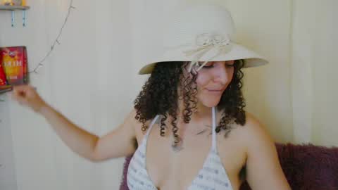 Snapshot of merida_bell18 chatting on December 2024 03:05:02 AM Merida Bell online show from December 2024 03:05:02 AM