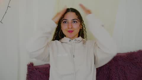 Snapshot of merida_bell18 chatting on January 2025 02:18:01 AM Merida Bell online show from January 2025 02:18:01 AM
