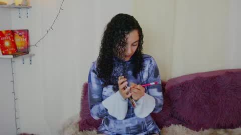 Snapshot of merida_bell18 chatting on January 2025 04:57:02 AM Merida Bell online show from January 2025 04:57:02 AM