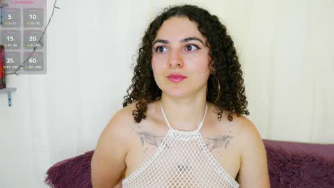 Snapshot of merida_bell18 chatting on February 2025 02:19:01 AM Merida Bell online show from February 2025 02:19:01 AM
