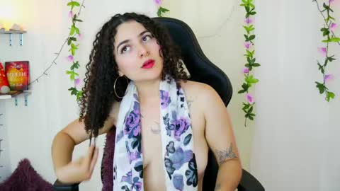 Snapshot of merida_bell18 chatting on February 2025 11:55:01 PM Merida Bell online show from February 2025 11:55:01 PM