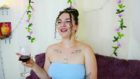 Snapshot of merida_bell18 chatting on March 2025 07:19:02 AM Merida Bell online show from March 2025 07:19:02 AM