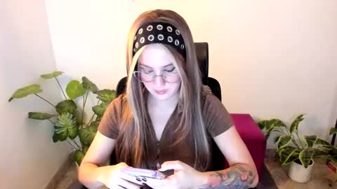 laura 3 i am independent model online show from October 2025 02:21:02 AM