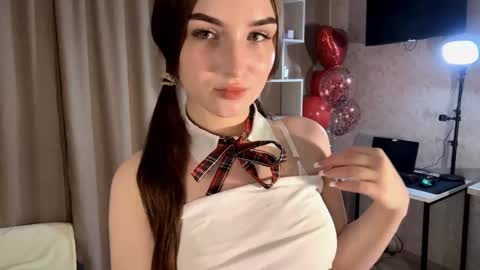 Rina online show from November 2025 06:08:01 PM