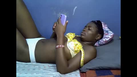 Snapshot of merlin_queen chatting on December 2025 12:16:02 AM merlin_queen online show from December 2025 12:16:02 AM