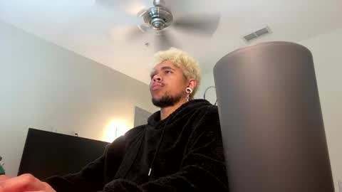 Snapshot of merlinharriss chatting on February 2025 06:31:01 PM Merlinz Magic online show from February 2025 06:31:01 PM