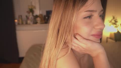 Snapshot of mermaids_ chatting on December 2024 12:32:02 AM Lara OFFLINE online show from December 2024 12:32:02 AM