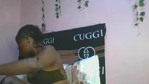 Snapshot of messyluna chatting on June 2026 03:47:01 PM meggy and bree online show from June 2026 03:47:01 PM