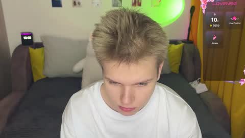 Snapshot of metratok chatting on February 2026 09:02:02 PM Arthur online show from February 2026 09:02:02 PM