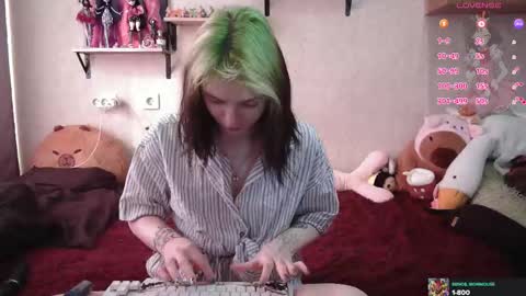 Snapshot of mevis_li chatting on September 2025 03:30:01 AM Mavis online show from September 2025 03:30:01 AM