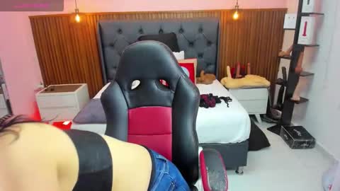 meylagia online show from December 2025 02:50:02 AM