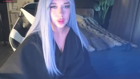 Snapshot of mezzalunaa chatting on September 2025 02:38:01 AM vollmond online show from September 2025 02:38:01 AM